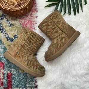 UGG Classic II Logo Stitch Boot Youth Girls Kids 1 Style 1112383k